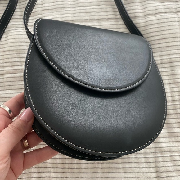 Hunting Season Small Saddle Bag Black with contrast stitching - Picture 5 of 9